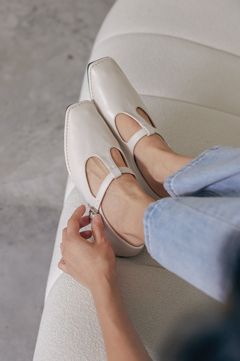 Bentley Maryjane Flats in Cream