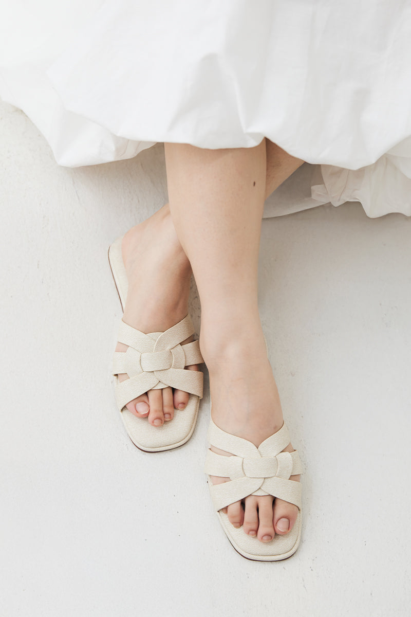 Bondi Cloud Sliders in Waterproof Linen
