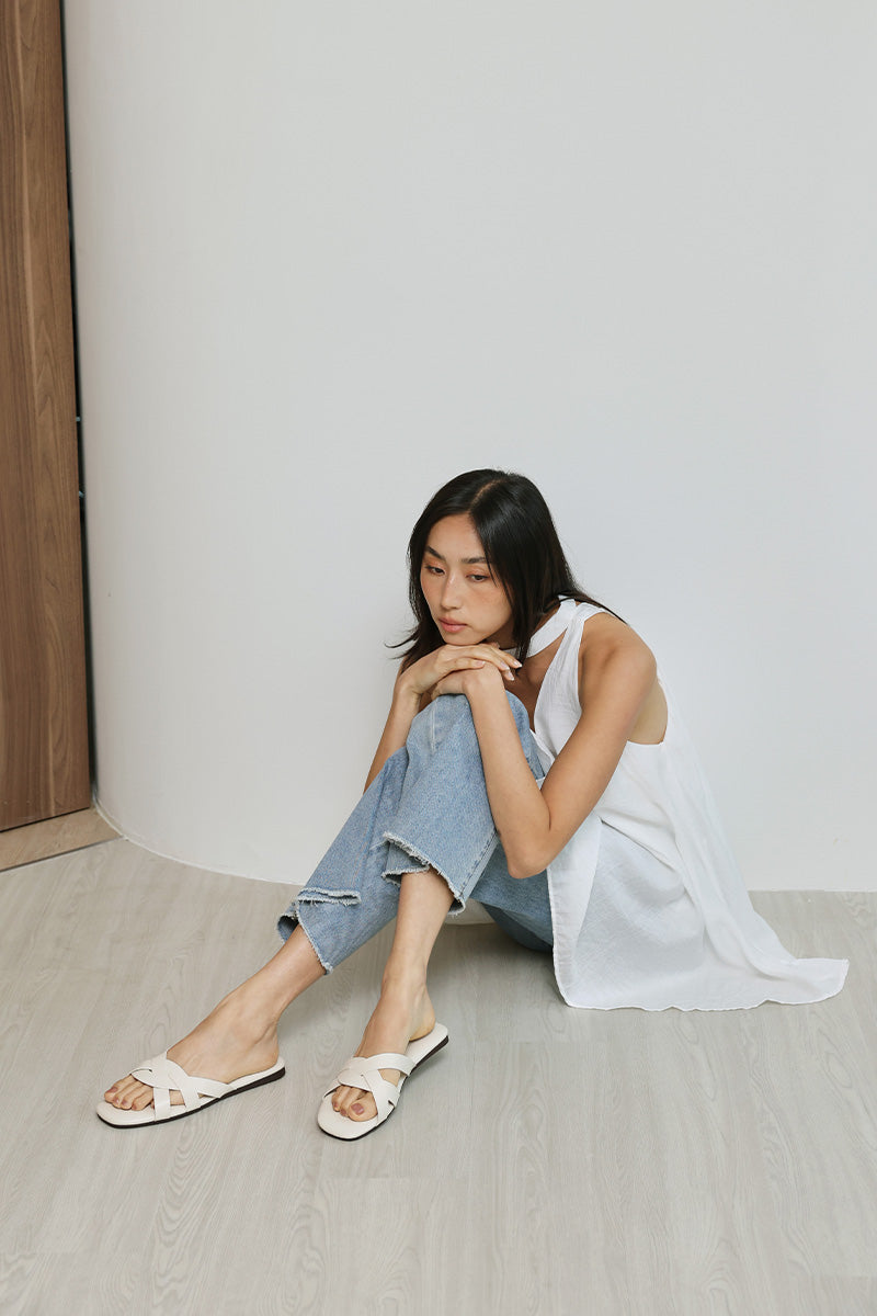 Evie Interlocking Cloud Sliders in Cream