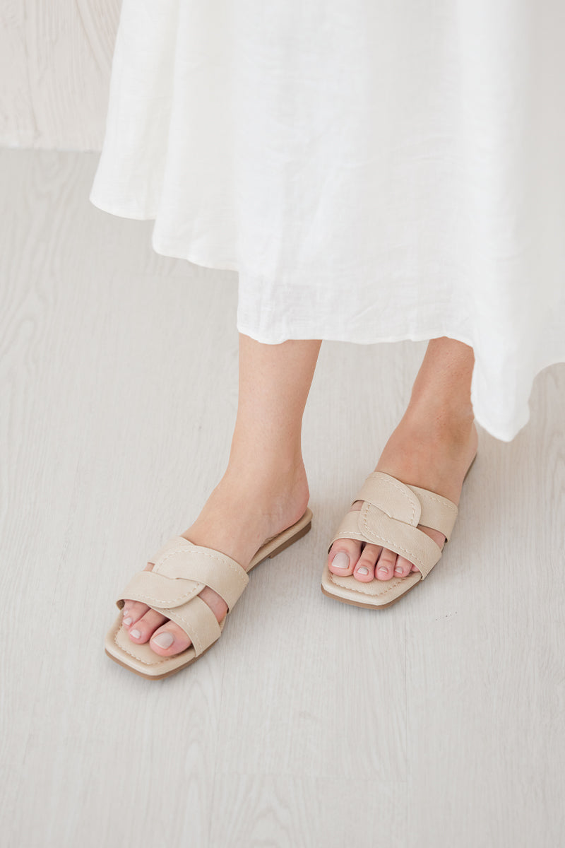 Ginette Interlocking Sliders in Cream Concrete