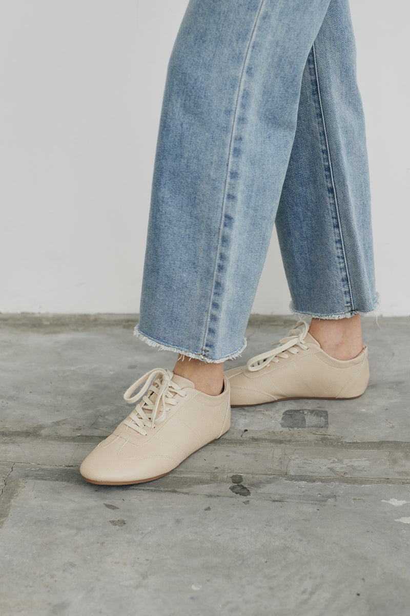 Kennedy Pebbled Sneakers in Taupe