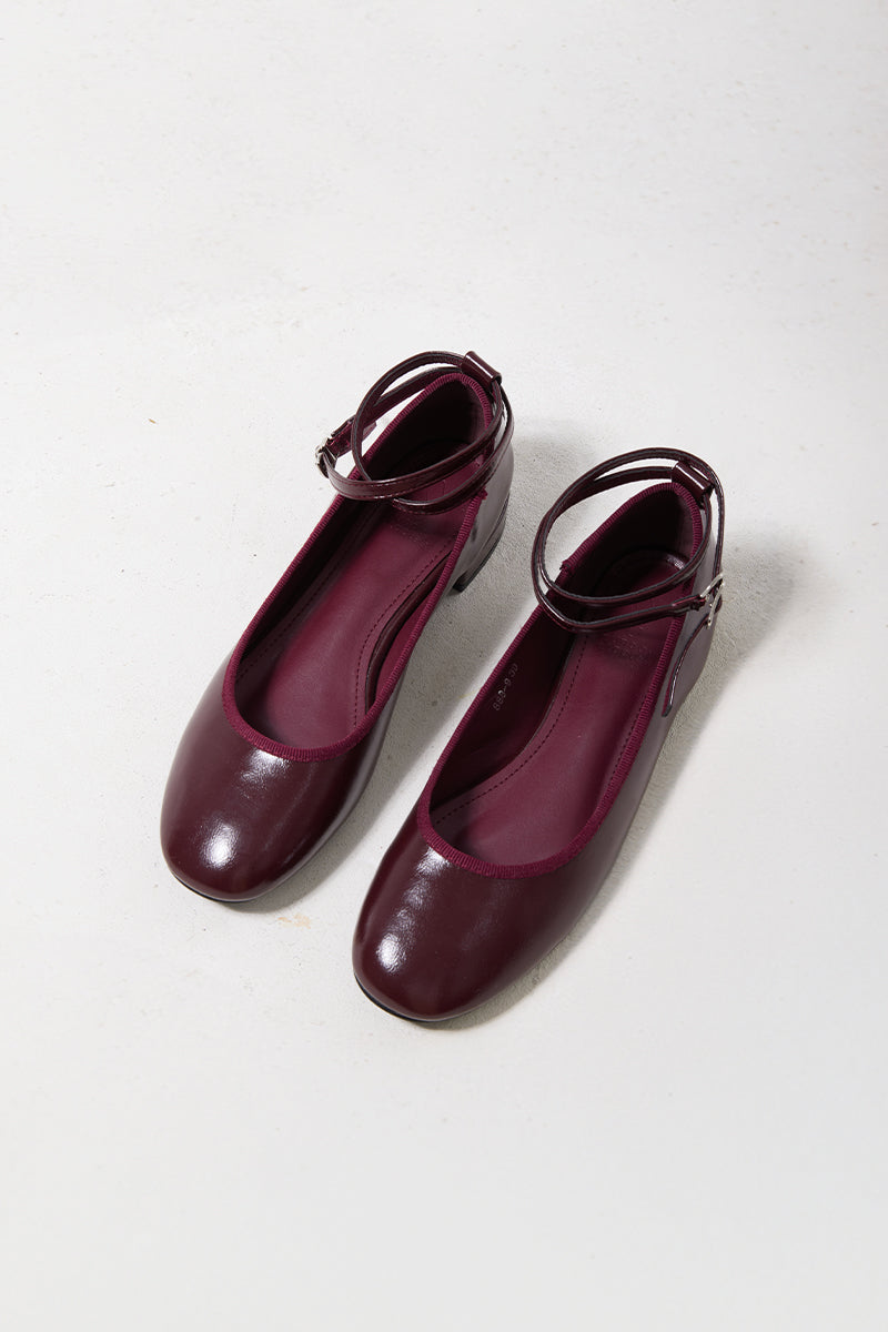 Lilou Removable Strap Flats in Maroon