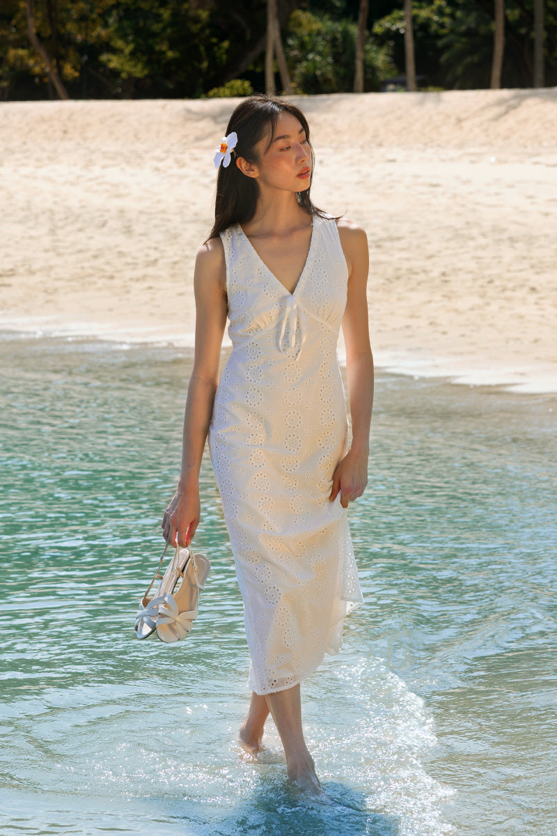 Lovi Interlocking Sandals in Cream