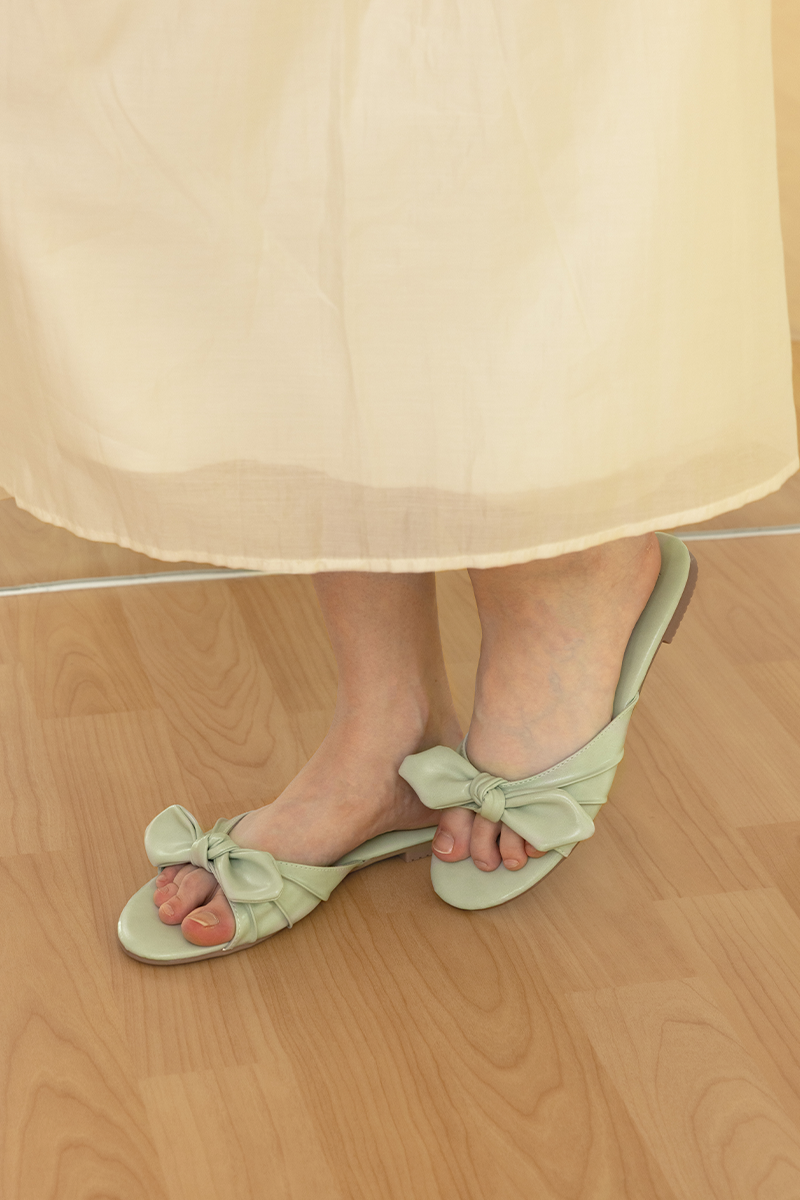 Novalie Knotted Sliders in Seafoam