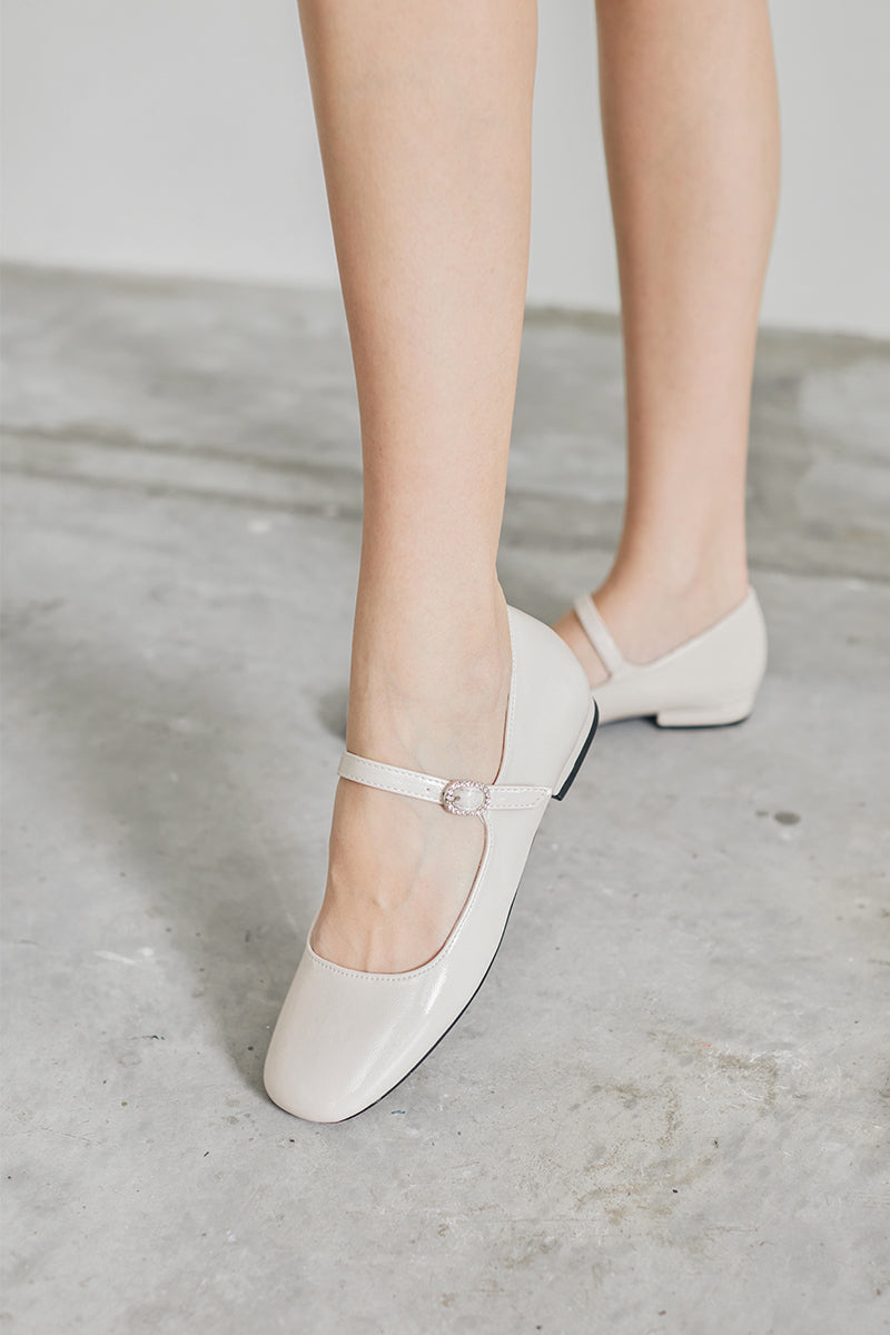 Noa Maryjane Flats in Cream