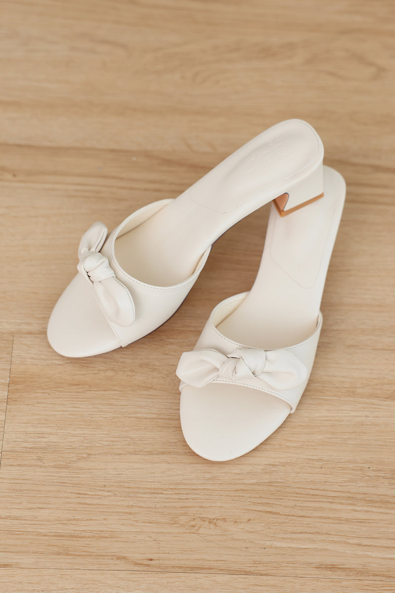 Noemi Bow Heels in Cream