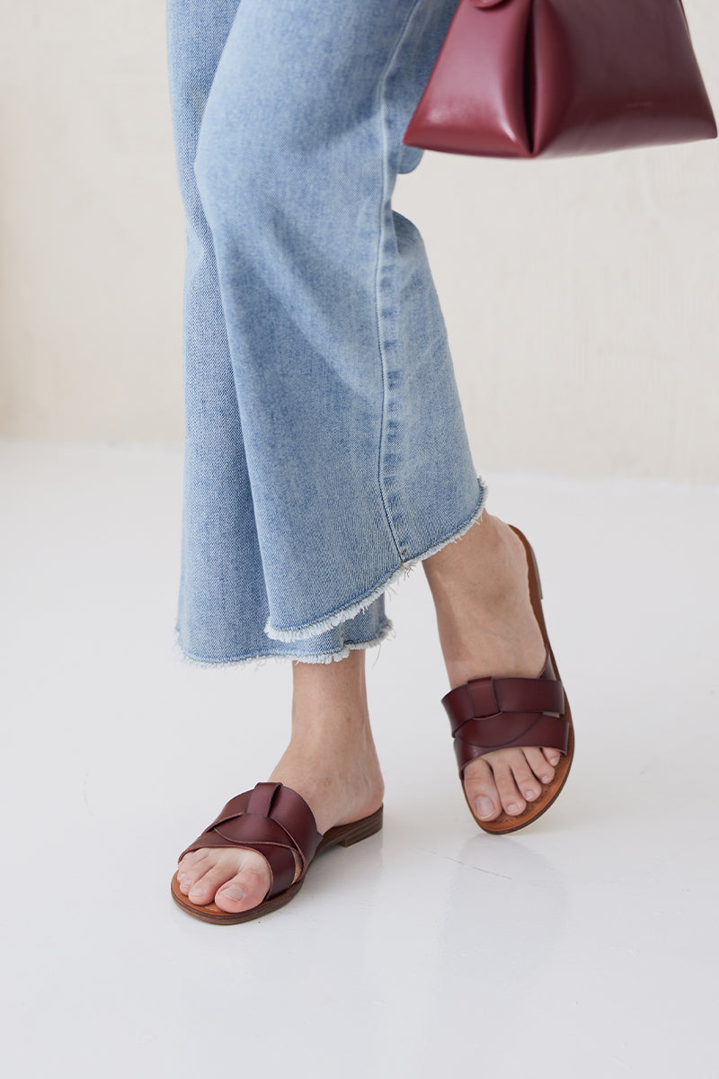 Reika Interlocking Sliders in Pecan