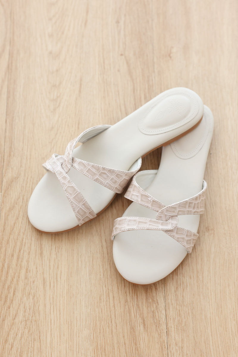 Savara Interlocking Sliders in Oat – Sunday Staples