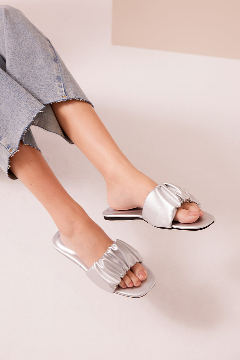 Willow Sliders in Silver – Sunday Staples