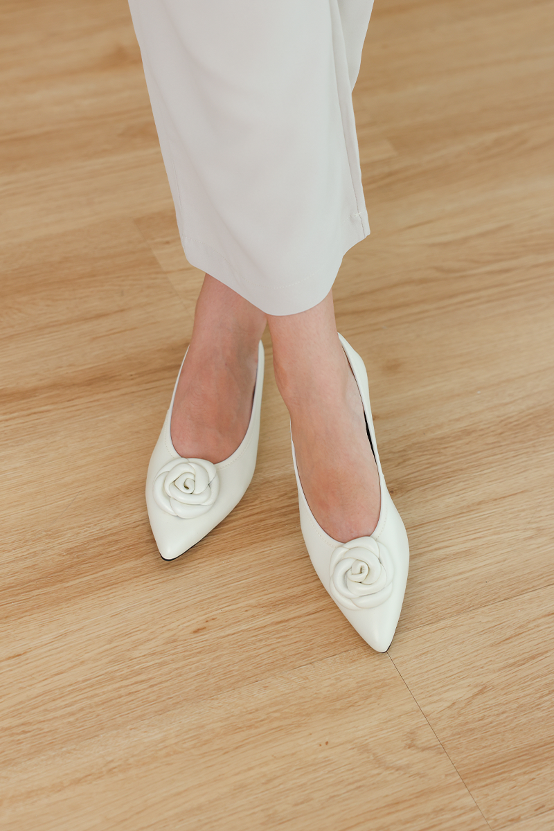 Camellia Sheep Leather Flats in Pearl Cream