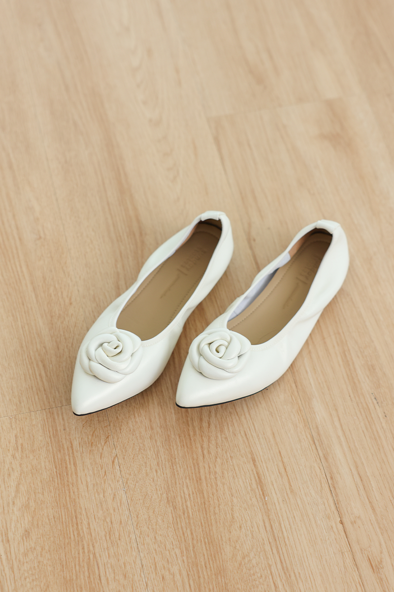 Camellia Sheep Leather Flats in Pearl Cream